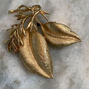 Vintage Sarah Coventry Gold Leaf Brooch